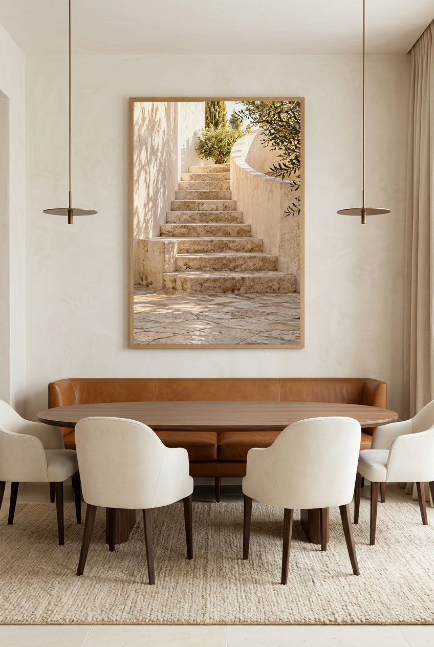 L'Escalier du Patio — affiche en cadre chêne dans une salle à manger