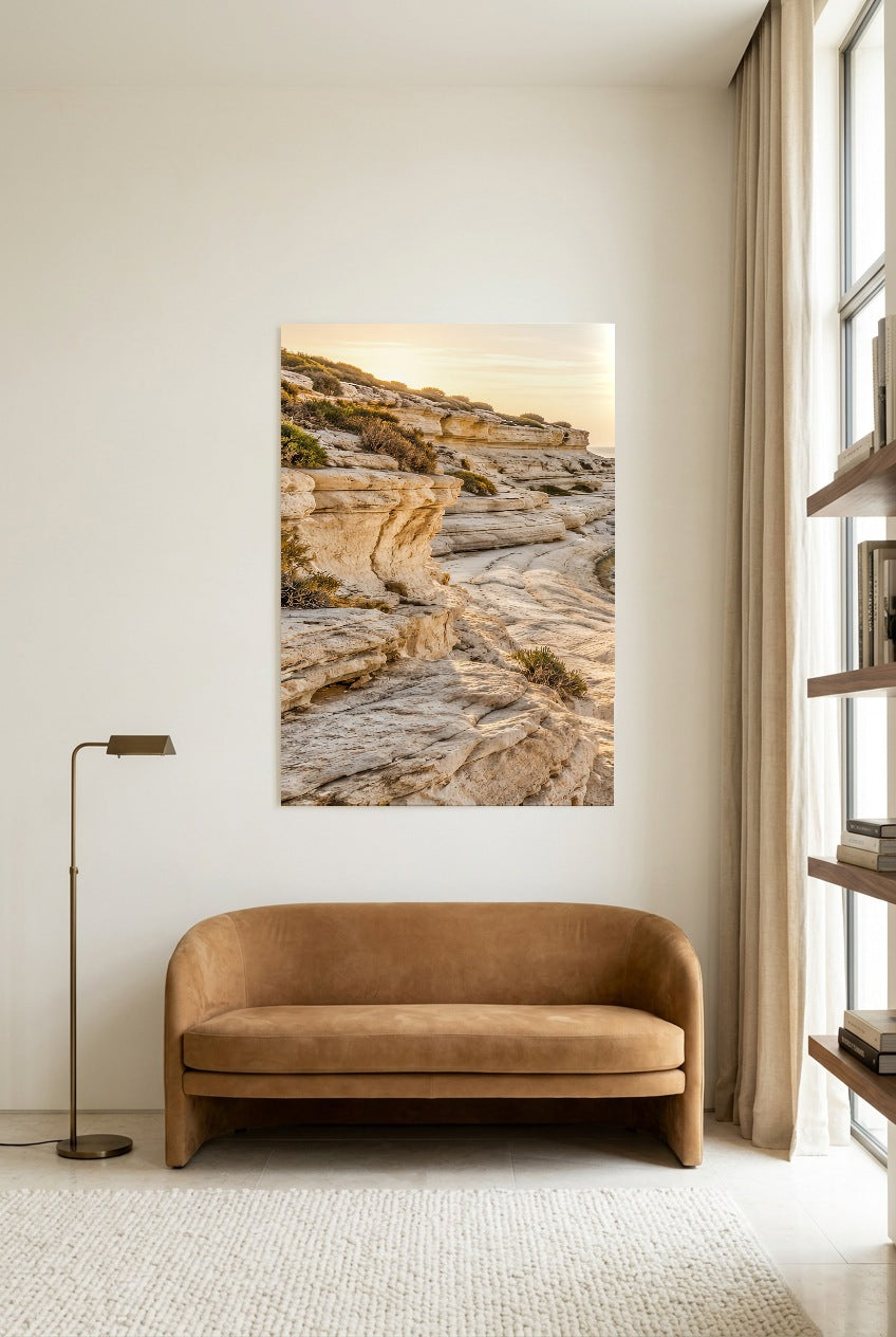 Le Rivage Calcaire — affiche sans cadre dans un salon de lecture lumineux