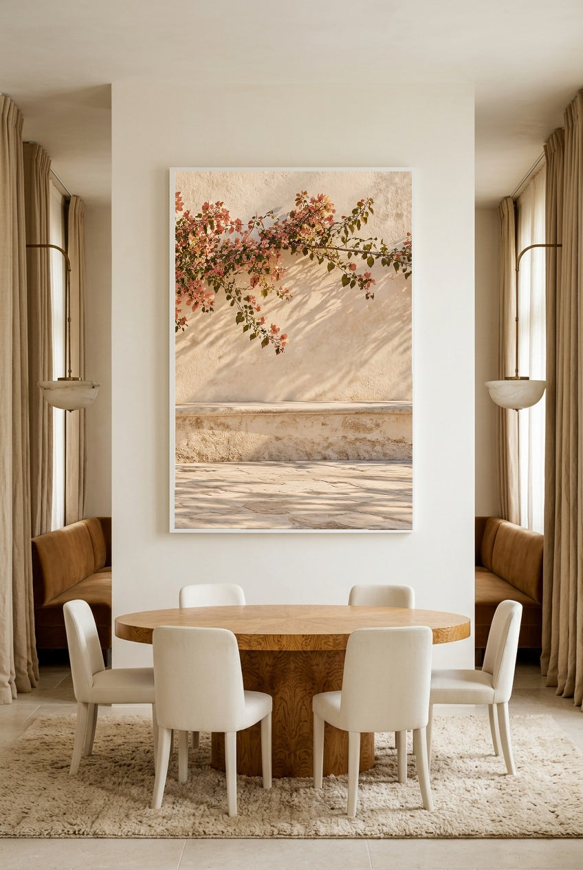 La Branche Fleurie — affiche en cadre blanc dans une salle à manger lumineuse