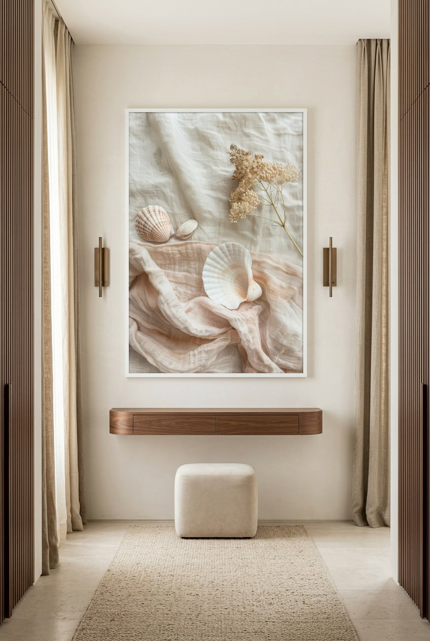 L’Écume — affisch i vit ram i en hall