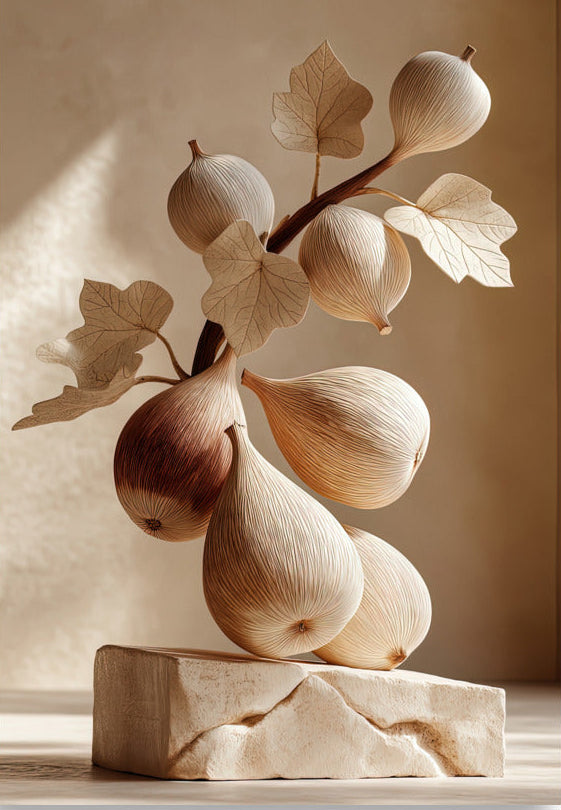 Poster I Fichi di Pietra — un ramo di fichi scolpito in un calcare chiaro, formato 70 × 100 cm