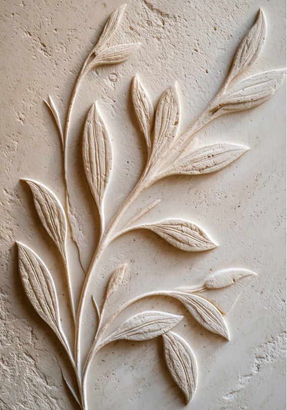 Poster Das weiße Geäst — ein breiter, belaubter Ast, als Flachrelief in weißen Stein gemeißelt, Format 70 × 100 cm