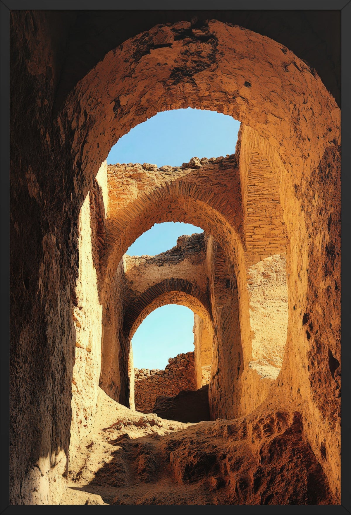 Las Ruinas de Oro — póster con marco negro, vista frontal