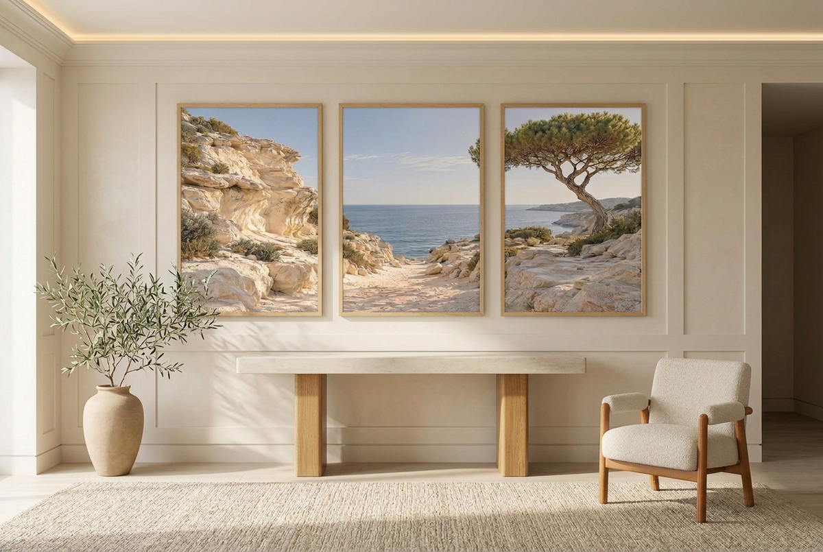 Triptychen — Triptychon mit Klippe, Meer und Kiefer, über einer Konsole
