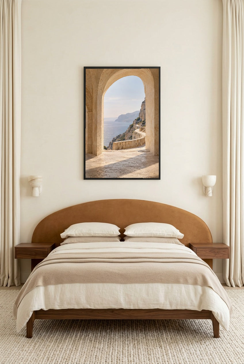 L'Arche du Sentier — affiche en cadre noir dans une chambre