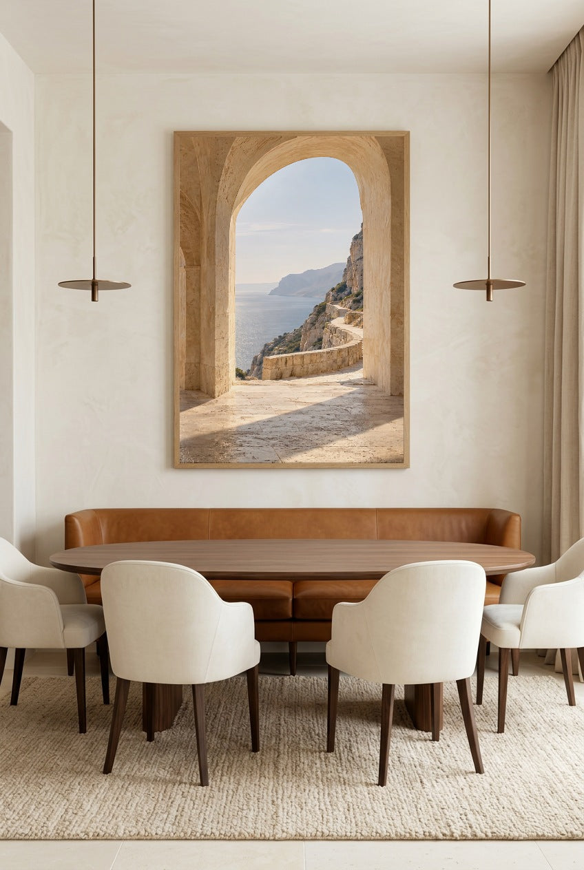 L'Arche du Sentier — affiche en cadre chêne au-dessus d’une table à manger