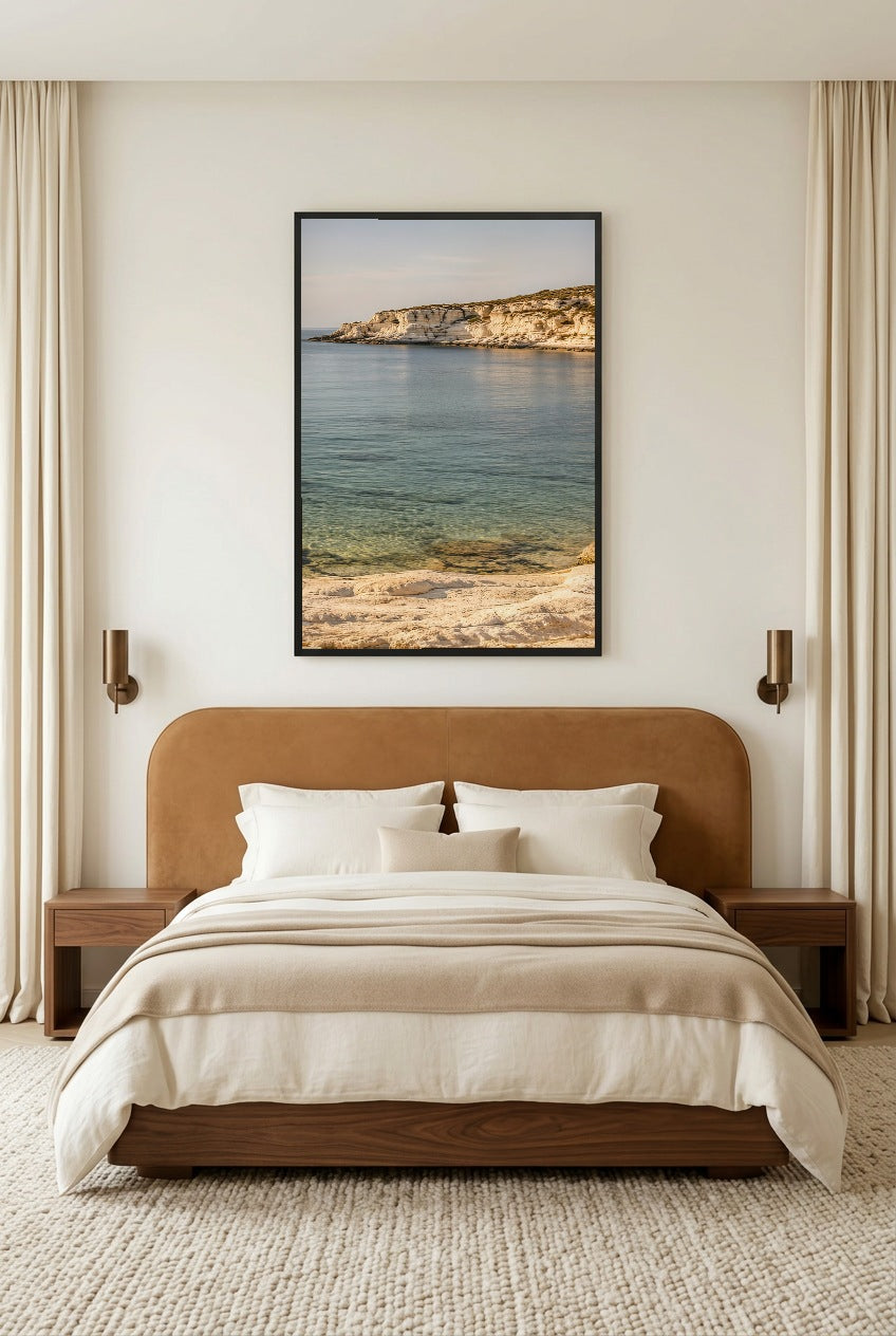 La Pointe Rocheuse — affiche en cadre noir dans une chambre