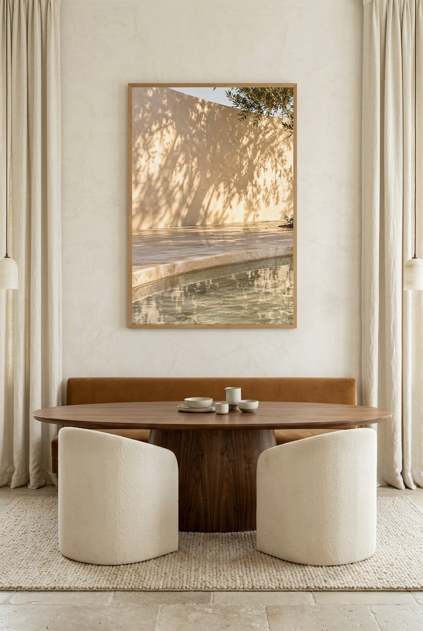 Le Mur Ombré — affiche en cadre chêne au-dessus d’une table à manger