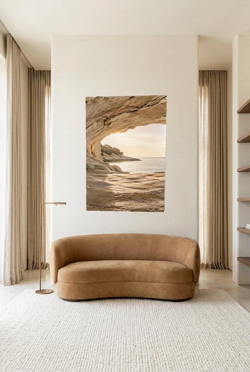 L'Entrée de la Grotte — affiche sans cadre dans un coin lecture, autre vue