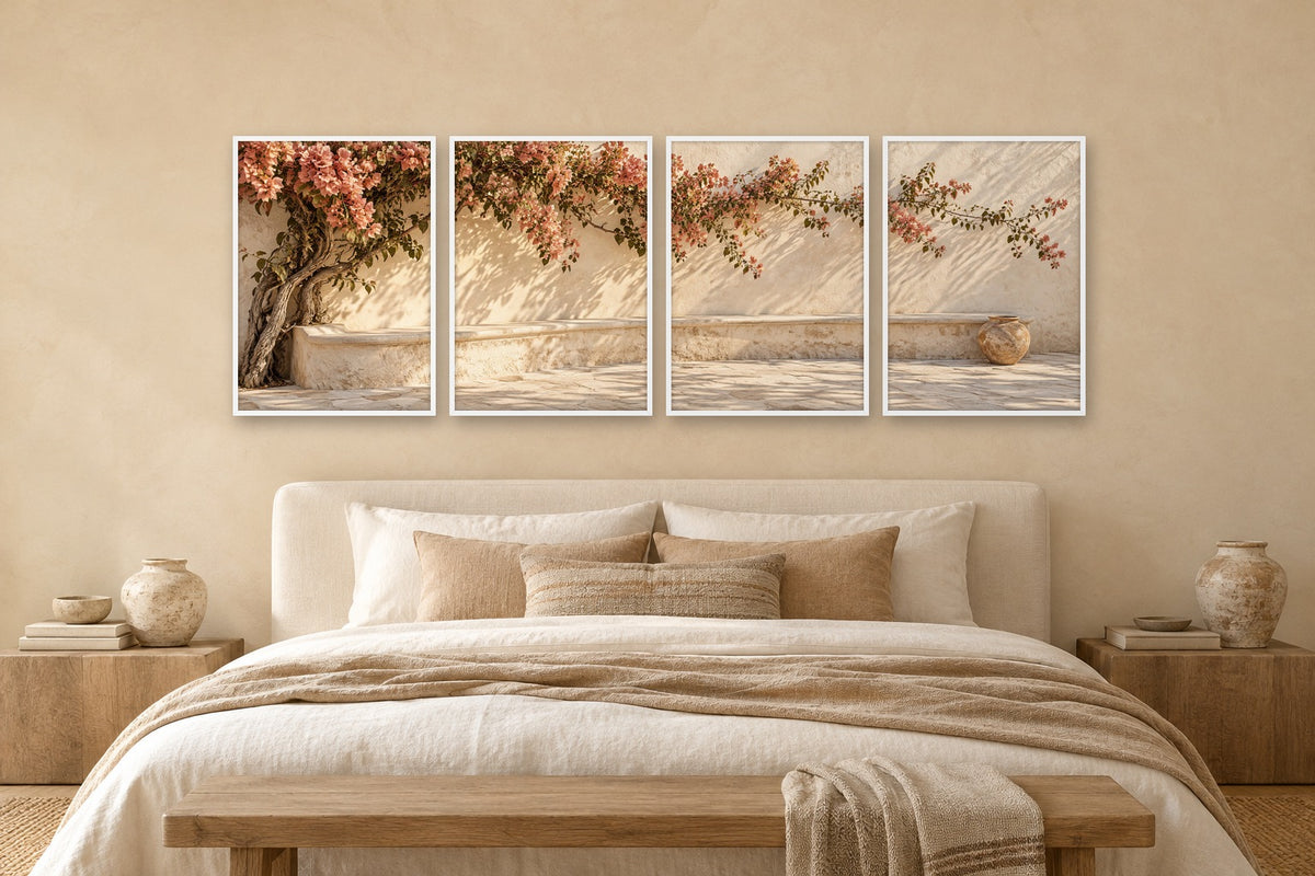 Die Bougainvillea-Wand – Quadriptychon mit weißem Rahmen über einem Bett im mediterranen Schlafzimmer