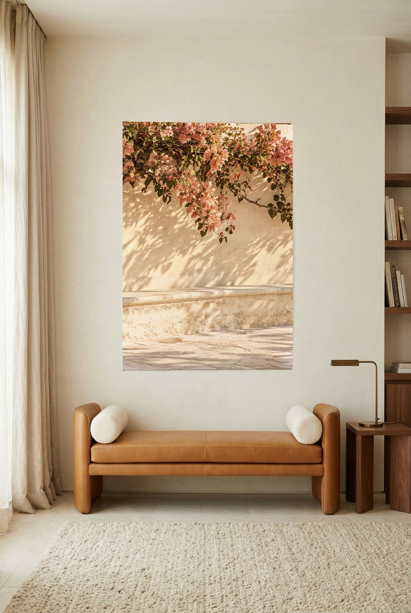 La Cascade Rose — affiche sans cadre dans un salon de lecture