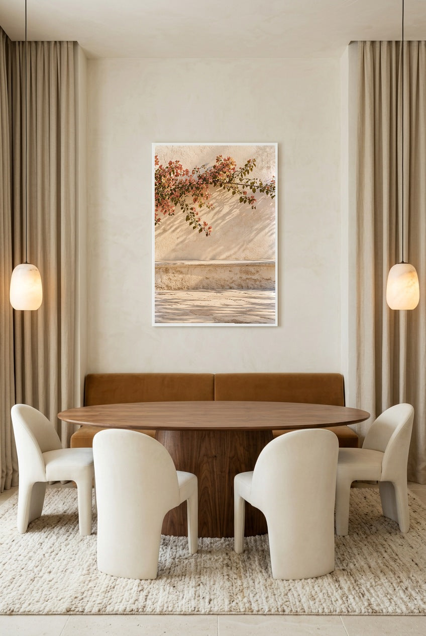 La Branche Fleurie — affiche en cadre blanc dans une salle à manger