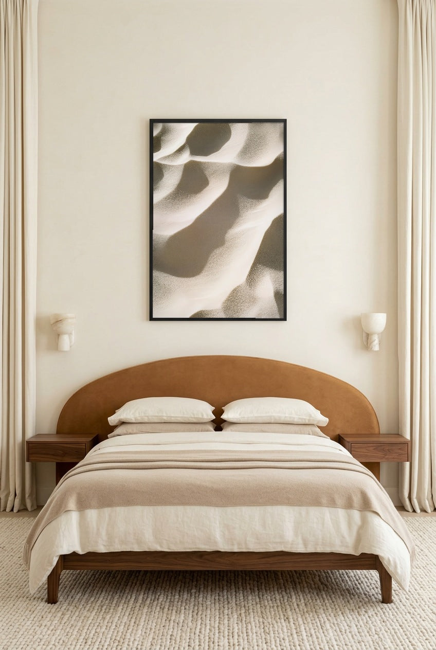 Die Sandwellen — Poster im schwarzen Rahmen im Schlafzimmer