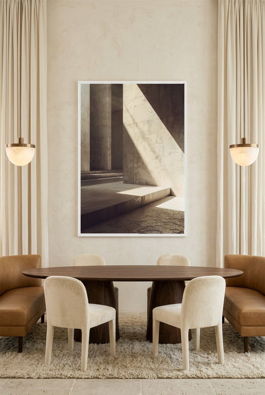 Le Temple de Sable — poster com moldura branca numa sala de jantar