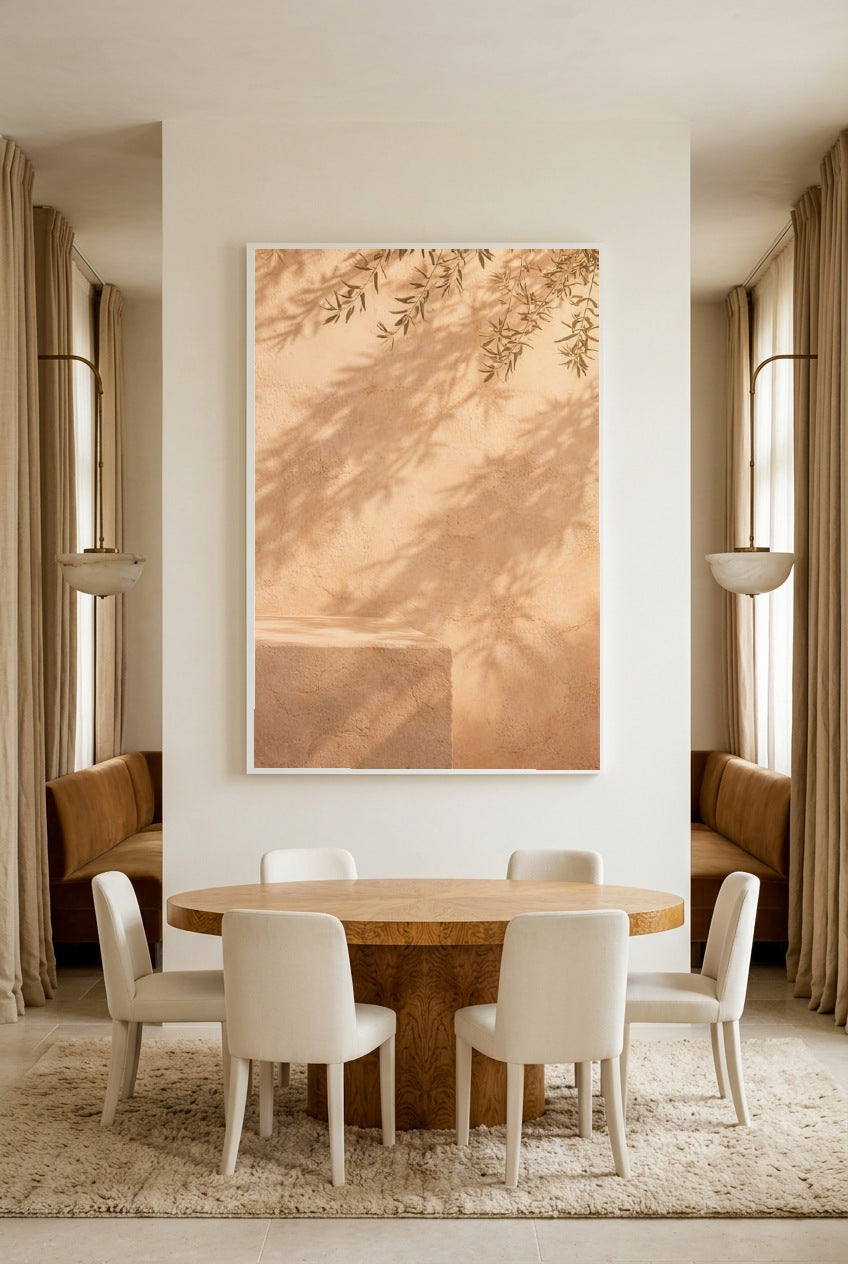 Os Ramos da Oliveira — poster com moldura branca numa sala de jantar