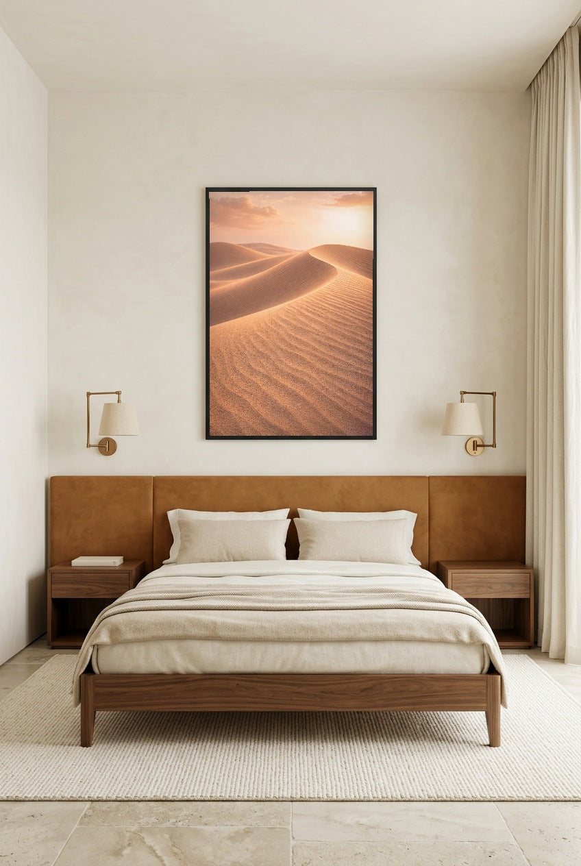 Die Goldene Weite — Poster im schwarzen Rahmen im Schlafzimmer