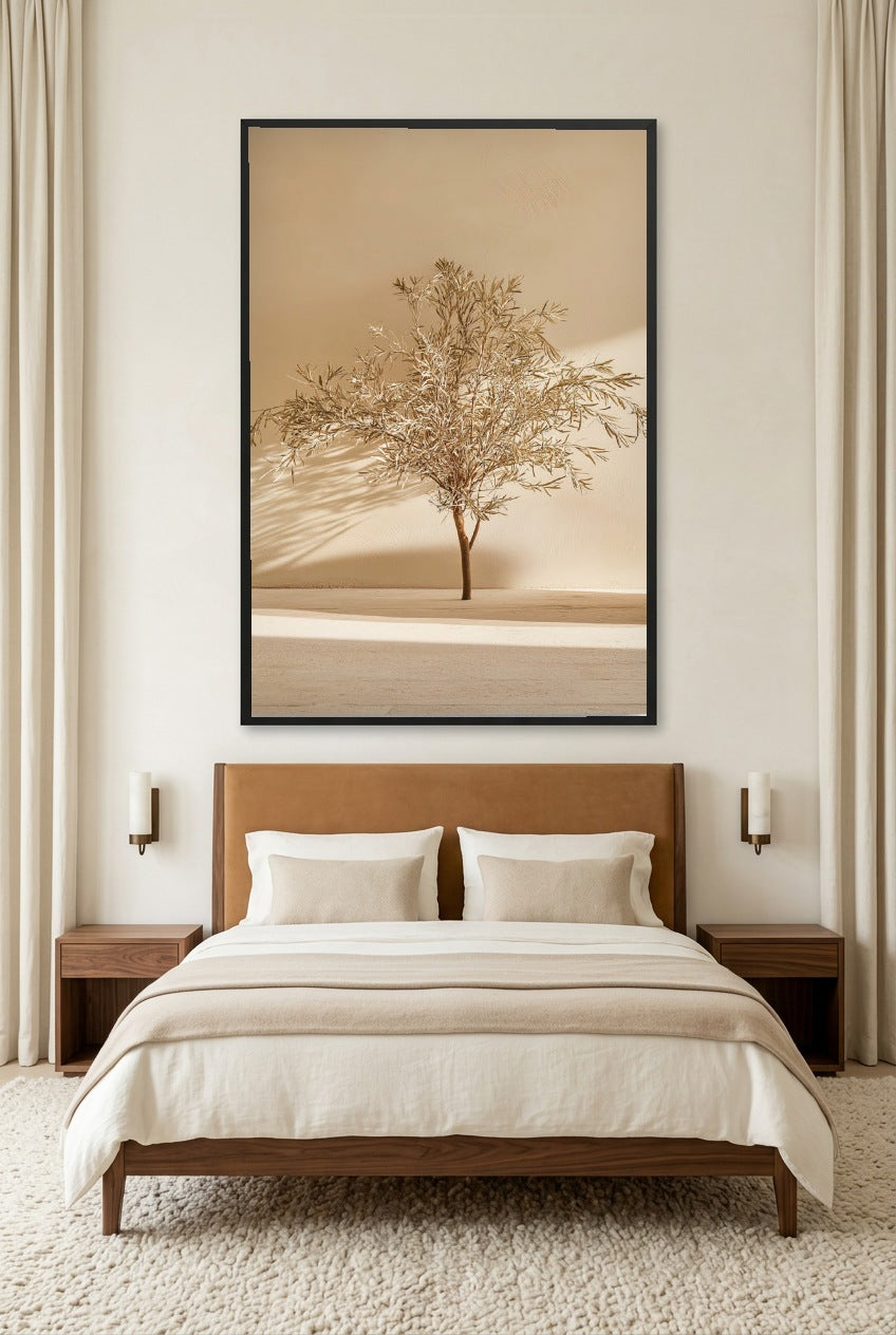 Der Goldene Olivenbaum — Poster im schwarzen Rahmen im Schlafzimmer