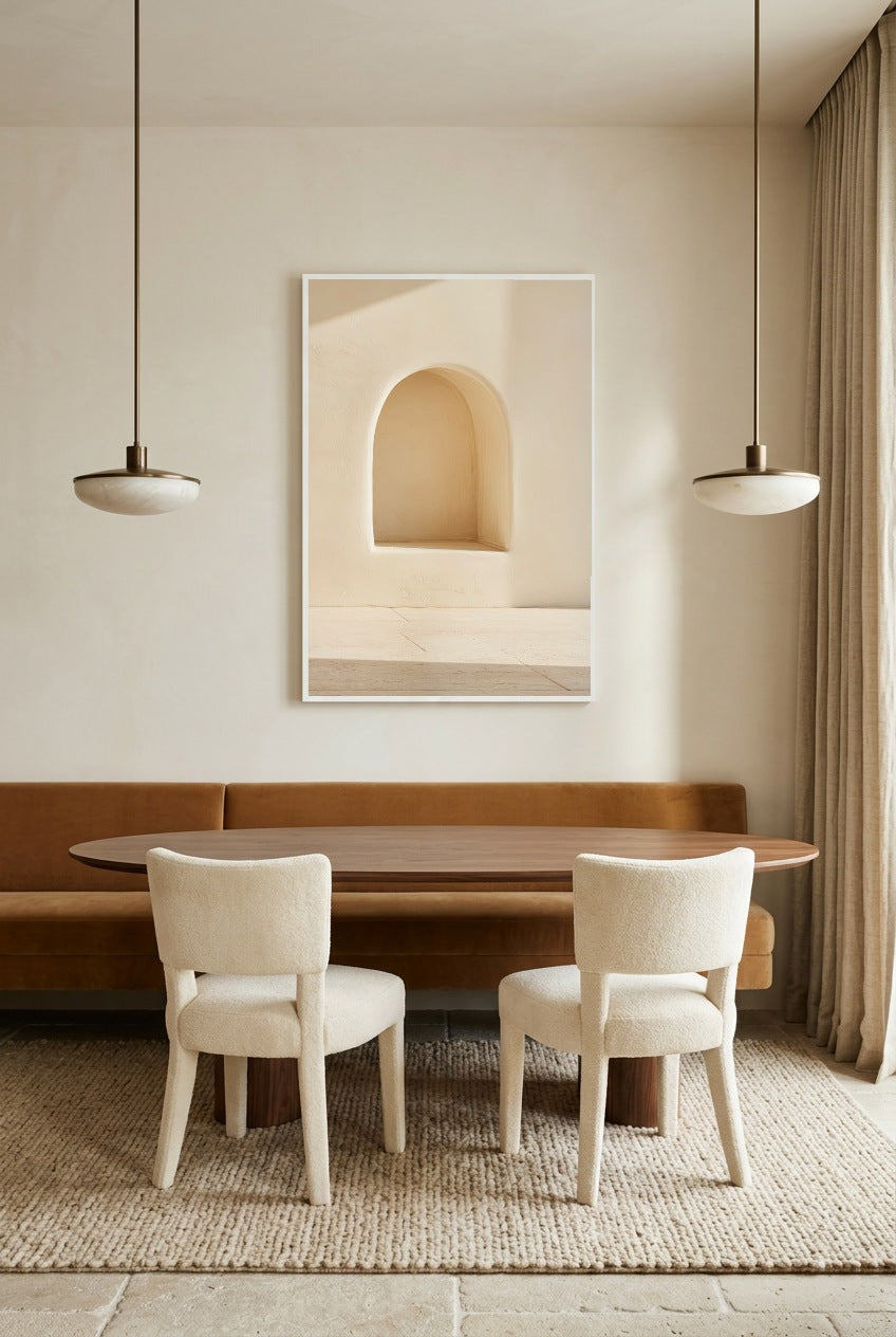 L’Arche Blanche — affiche en cadre blanc au-dessus d’une table à manger