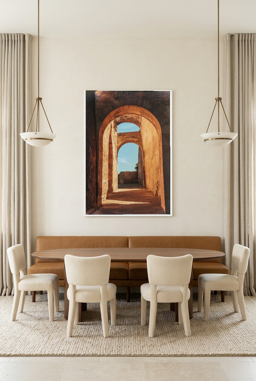 Les Arches du Soleil — poster in witte lijst in een eetkamer
