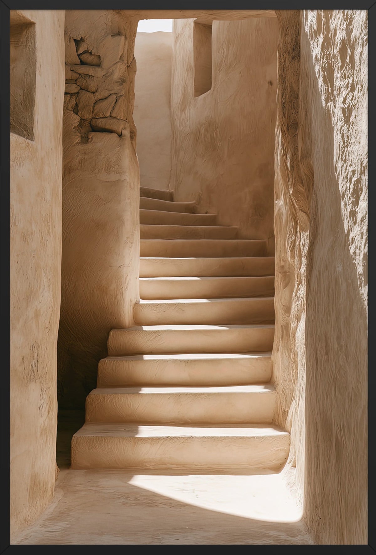 Affiche Les Degrés de Craie — escalier de pierre dans une ruelle blanchie, encadrée noir, format 61×91 cm