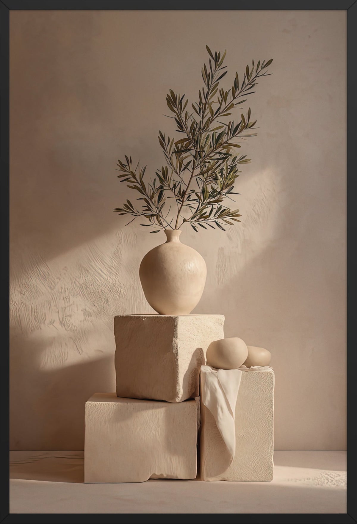Poster Das Gleichgewicht aus Kreide — kugelförmige Vase auf Kreideblöcken, im schwarzen Rahmen, Format 61×91 cm
