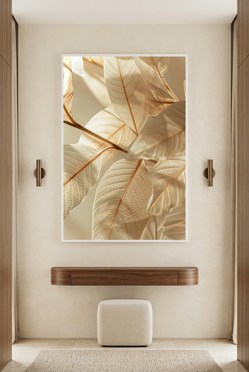 L’Or des Feuilles — poster in witte lijst in een hal
