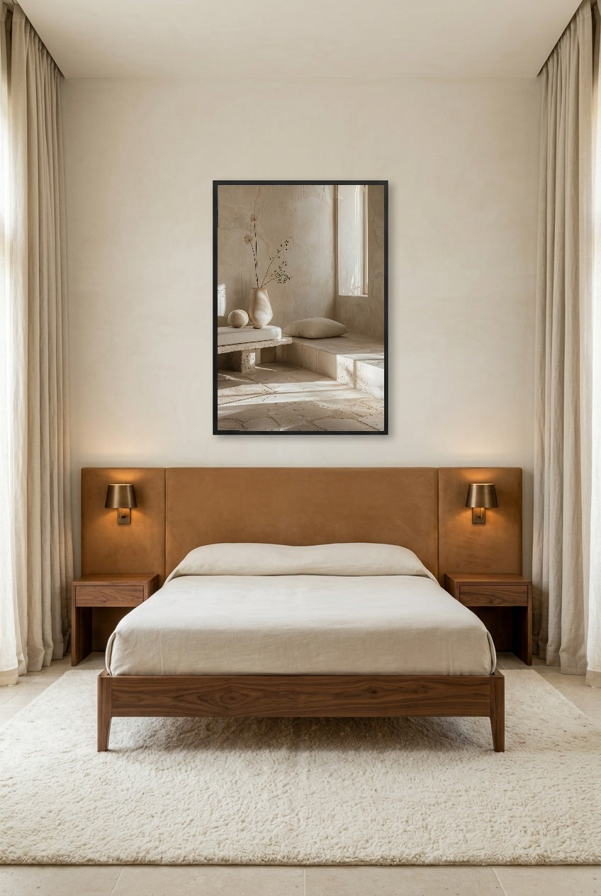 Le Salon de Travertin — poster con cornice nera in una camera da letto