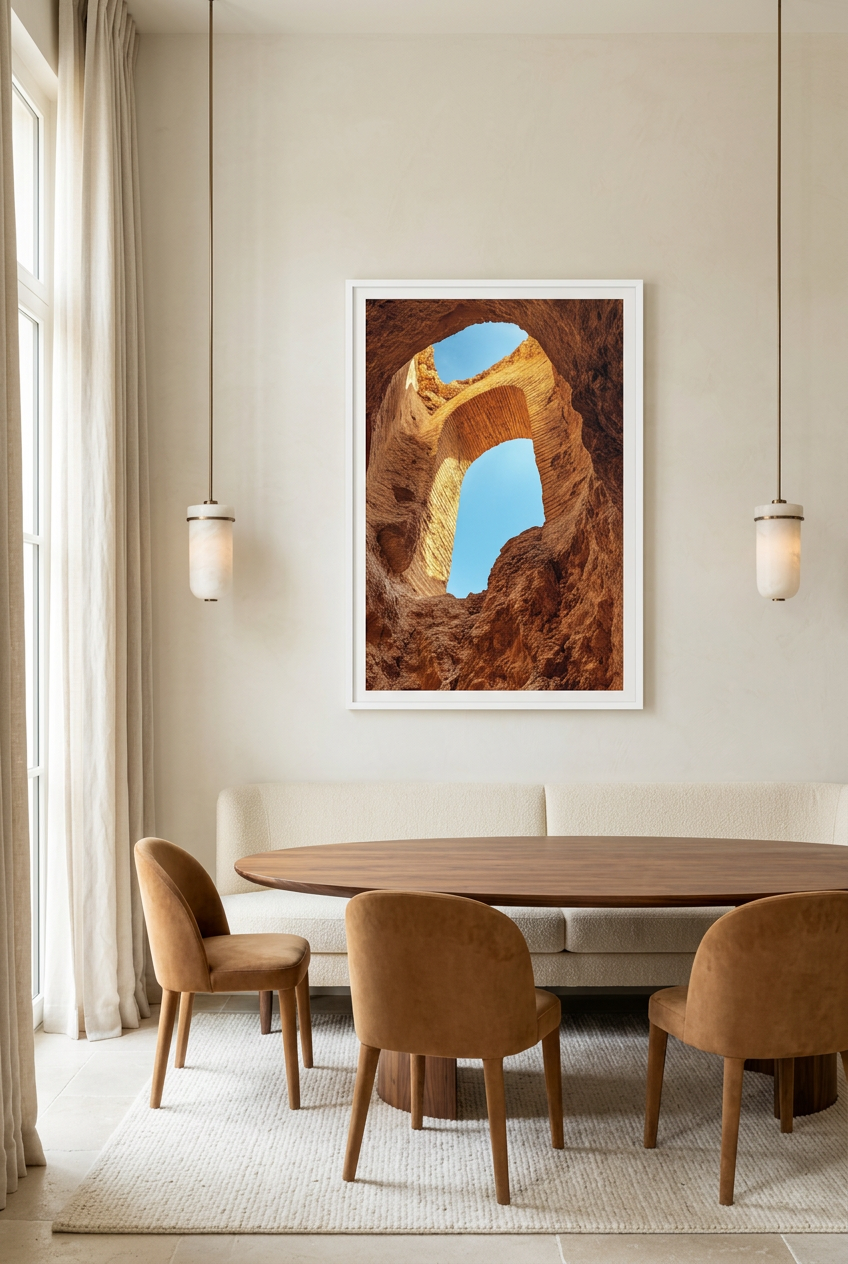 L’Occhio del Canyon — poster con cornice bianca in una sala da pranzo