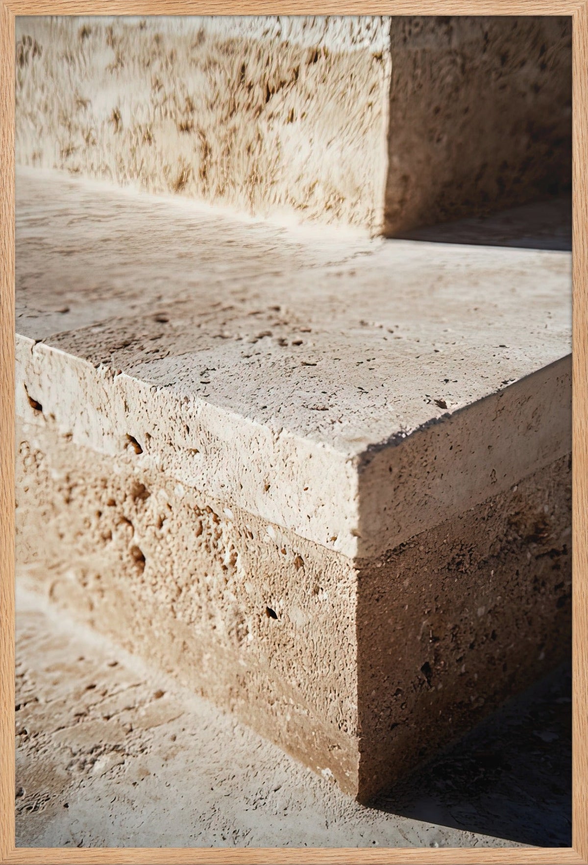 Die Travertinstufe — gerahmt in massiver Eiche, 61 × 91 cm
