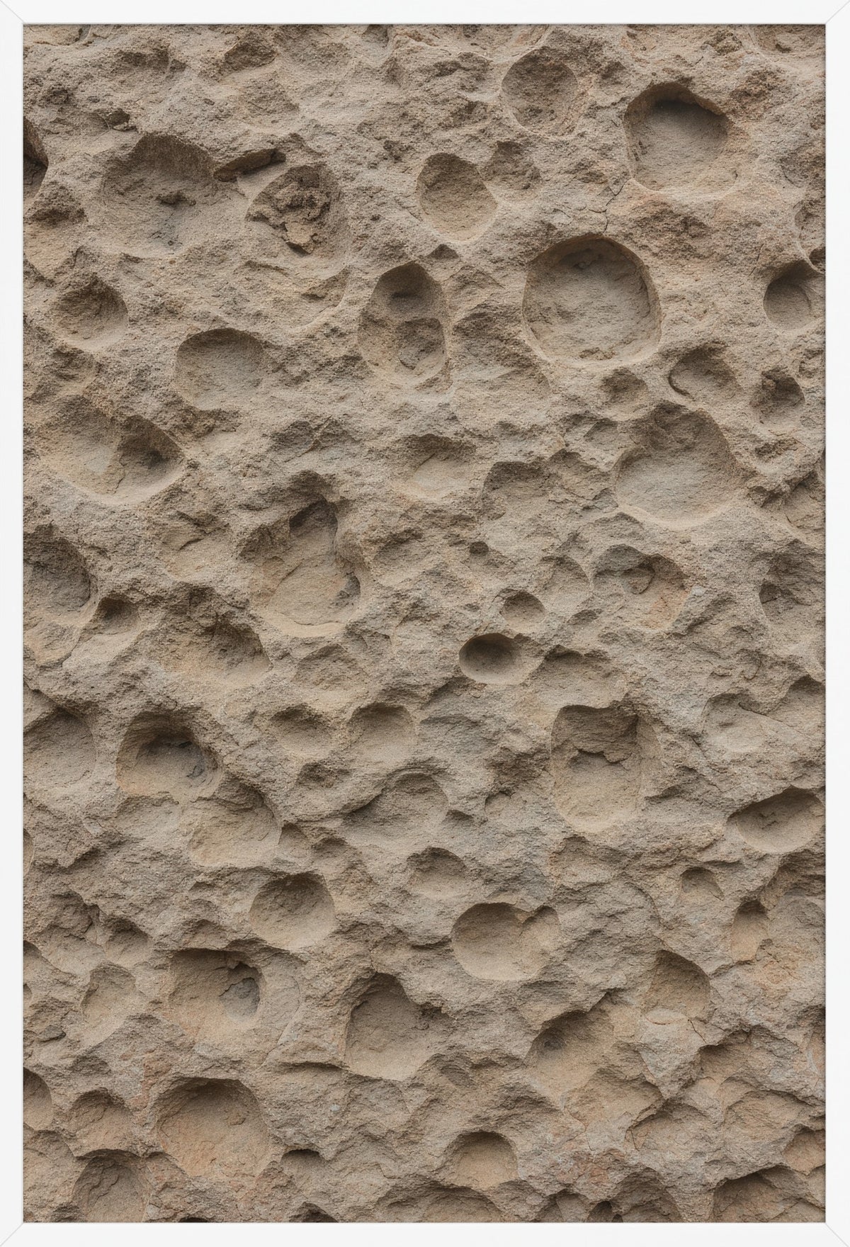 Pietra Alveolata — poster con cornice bianca, vista frontale