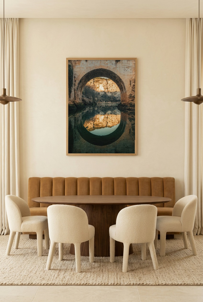 Le Miroir du Pont — poster com moldura de carvalho numa sala de jantar