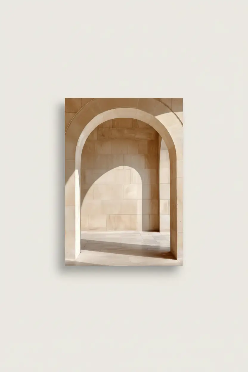 L'Arche et Son Ombre — Affiche murale minimaliste arche pierre calcaire ombre sable ivoire, affiche murale minimaliste avec cadre bois, décoration murale salon ou chambre, style méditerranéen