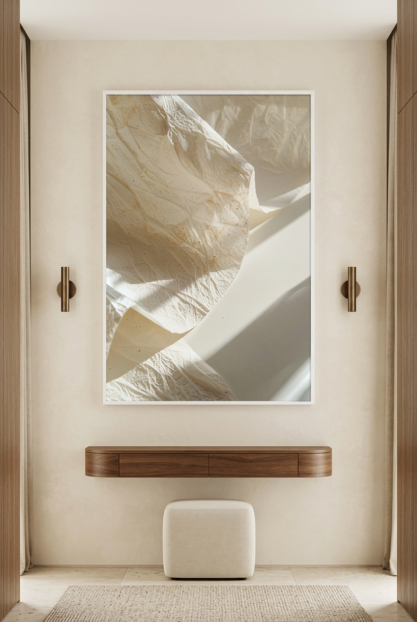 Le Papier Froissé — affisch i vit ram i en hall